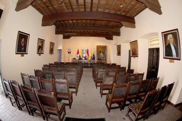 巴拿马：玻利维亚理想的活继承者