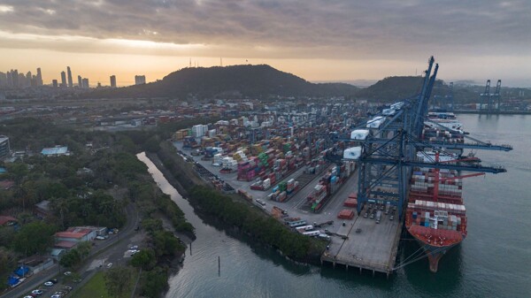 巴拿马：物流枢纽的演变