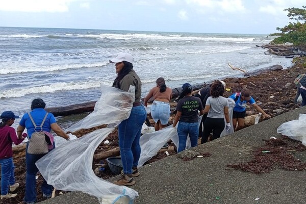 Cleanup at Majagual Beach, Colón