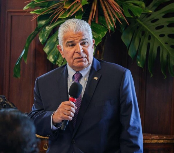 Президент Панамы открыл новую больницу в регионе Чирики