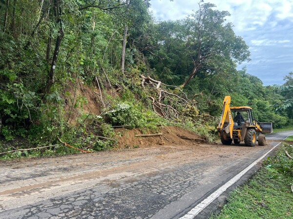 Intense Rains in Panamanian Provinces Cause Landslides and Flooding