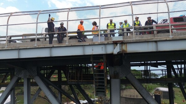 火灾后美洲大桥检查完成