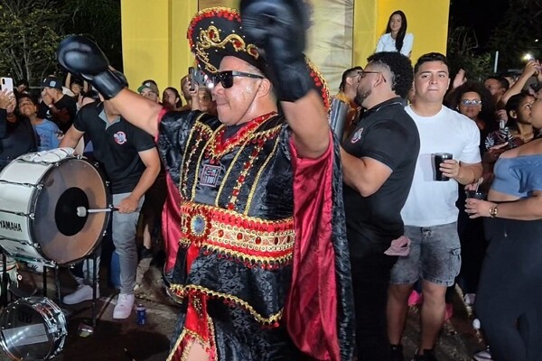 Carnival Character 'La Tinto' Returns to the Scene in Villa de Los Santos