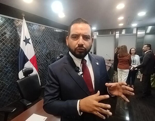 Debate para modernizar la Ley de Carrera Administrativa en Panamá