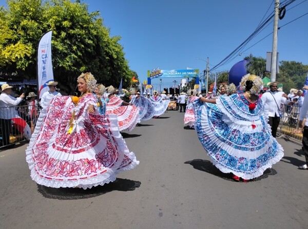 Parade of a Thousand Polleras Draws Thousands in Las Tablas