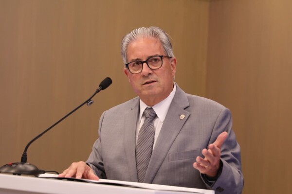 Minister Boyd Galindo calls for thorough analysis of bill to extend health center hours