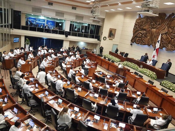 Controversial Salaries in Panama's National Assembly
