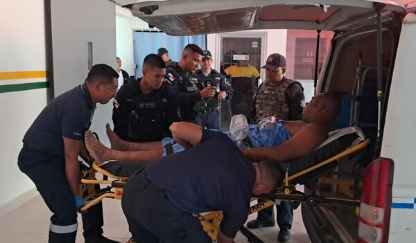 Two Police Officers Injured in Panama